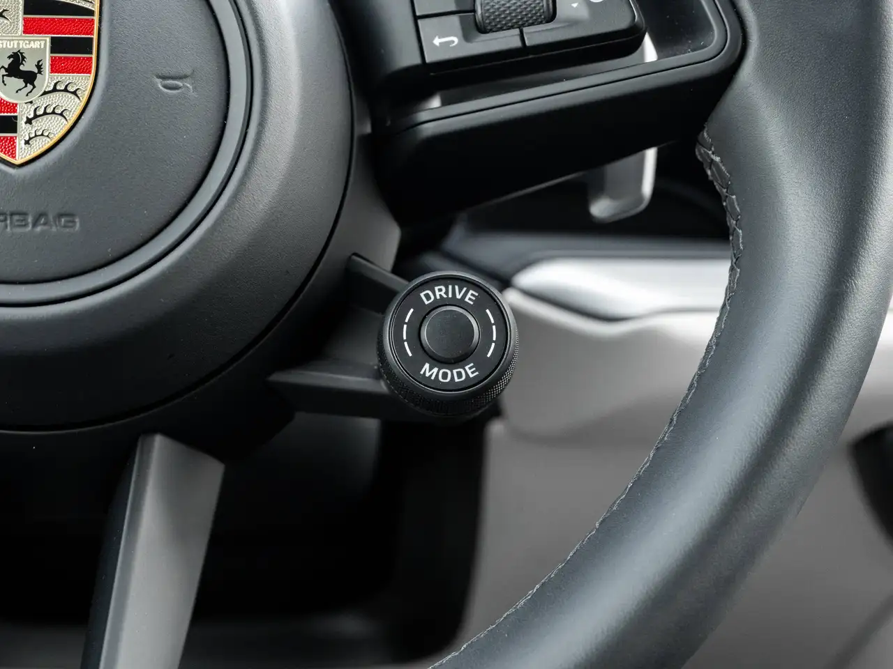 Porsche Cayenne - Image 18