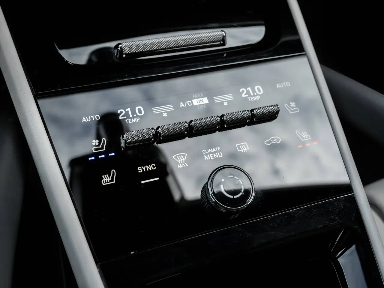 Porsche Cayenne - Image 27