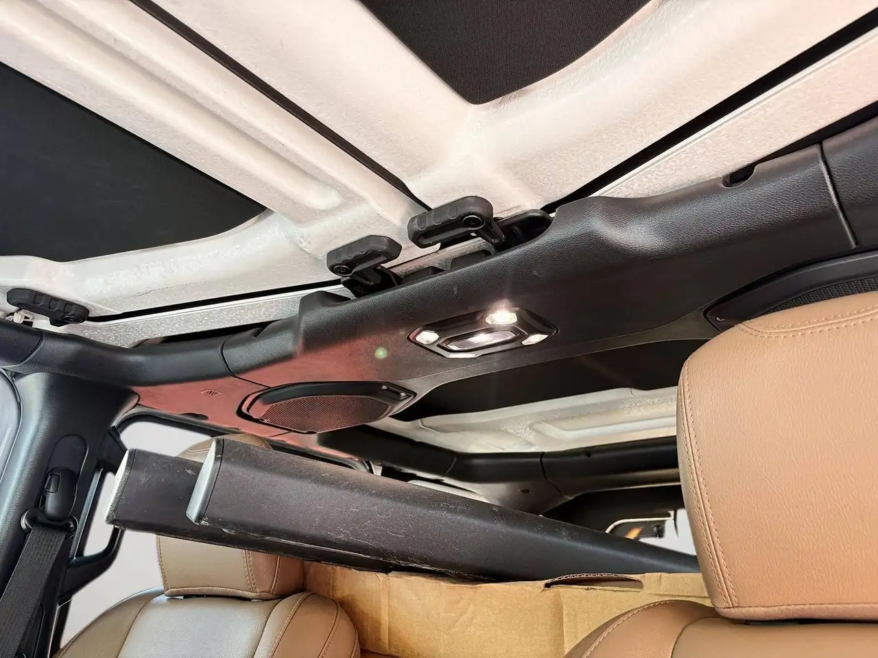 Jeep Wrangler - Image 34