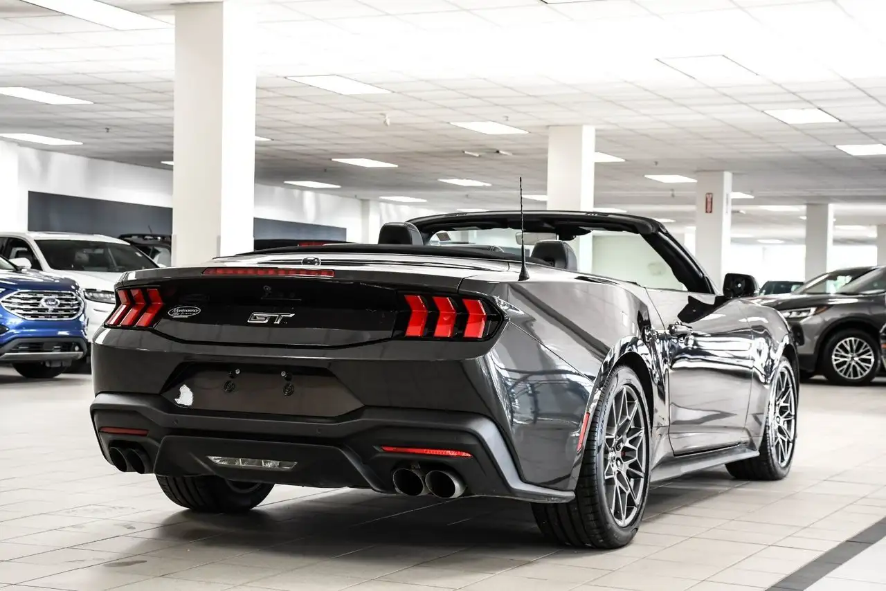 Ford Mustang - Image 13