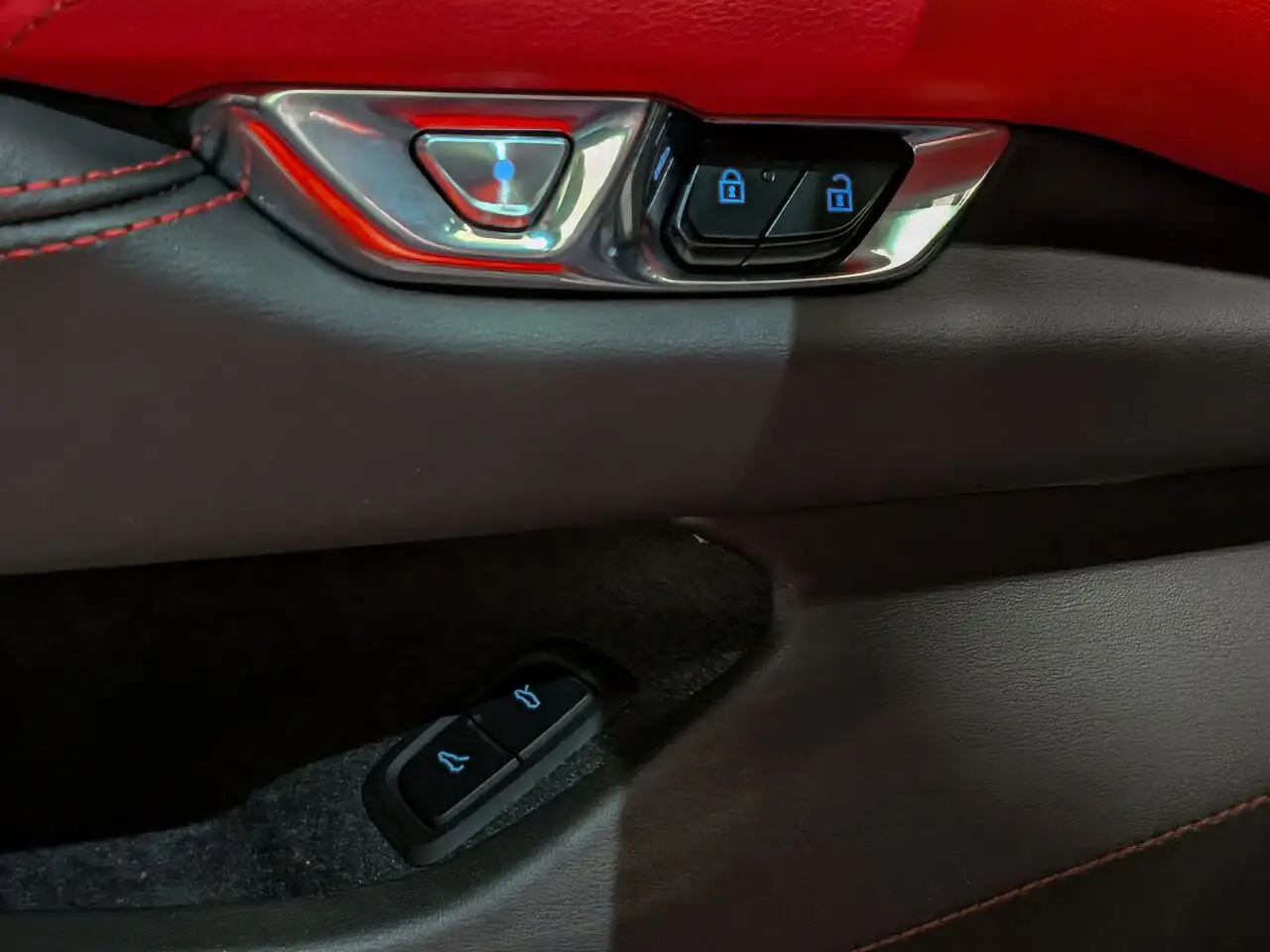 Chevrolet Corvette - Image 22