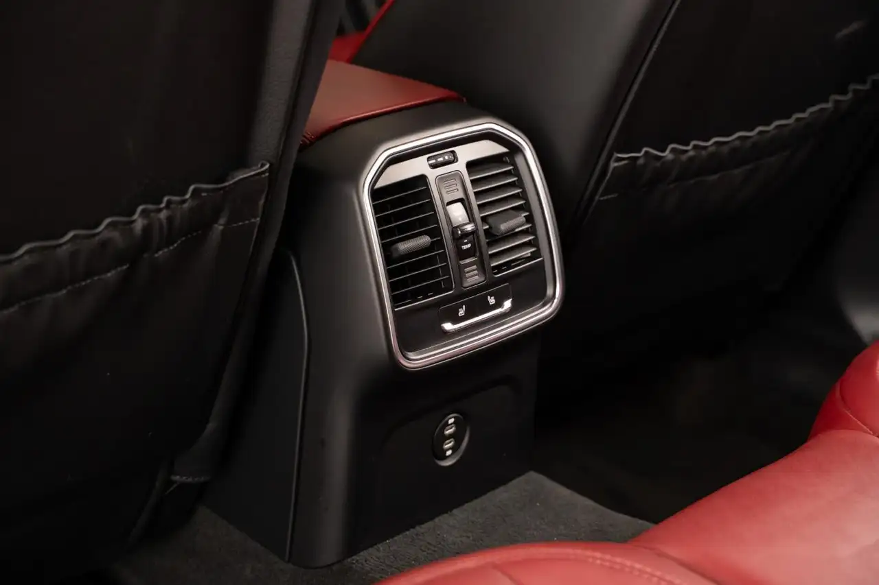 Porsche Macan - Image 36