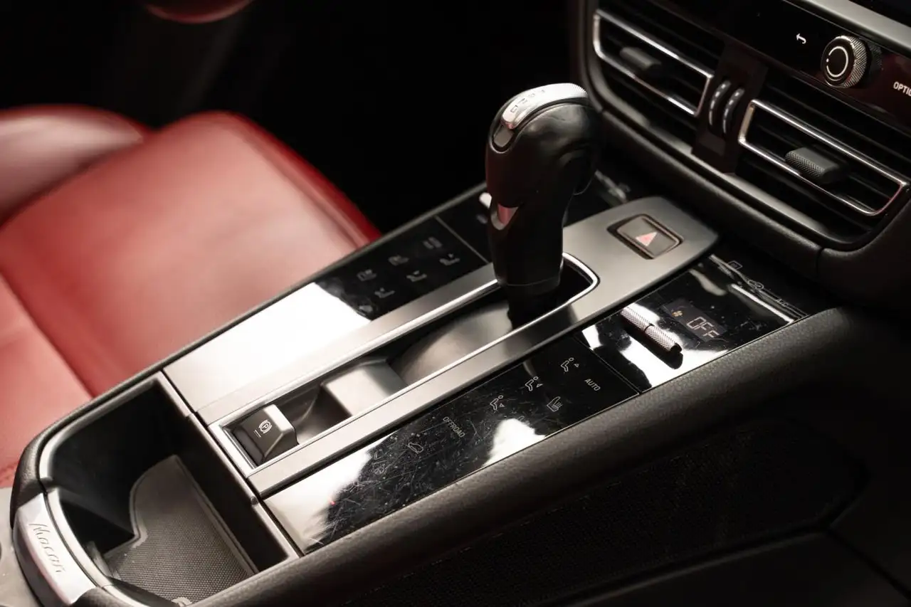 Porsche Macan - Image 31