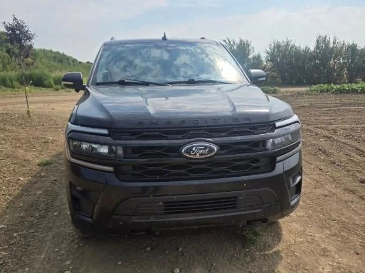 Ford Expedition - Image 8