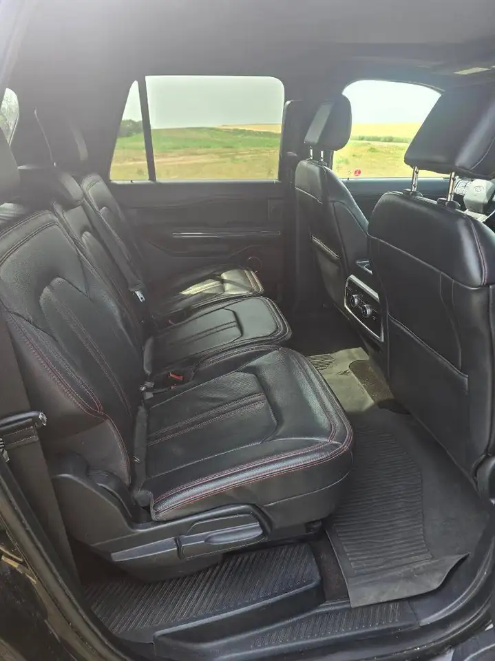 Ford Expedition - Image 4