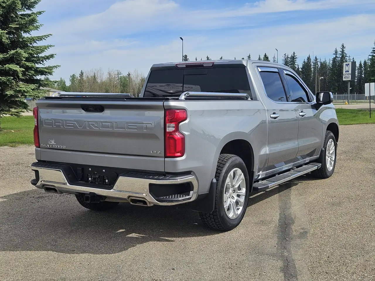 Chevrolet Silverado 1500 - Image 25