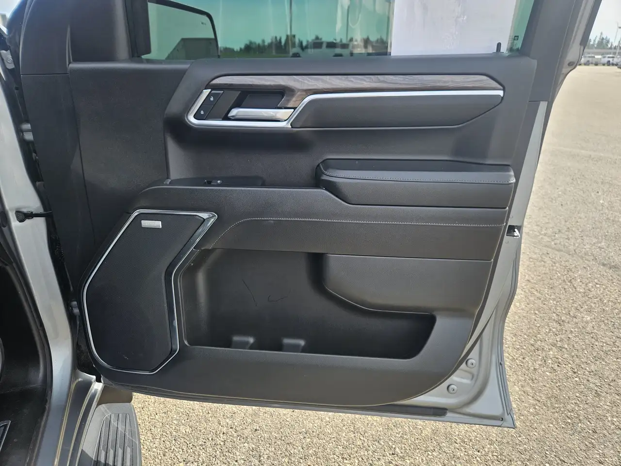 Chevrolet Silverado 1500 - Image 17