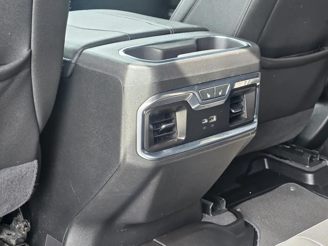 Chevrolet Silverado 1500 - Image 21