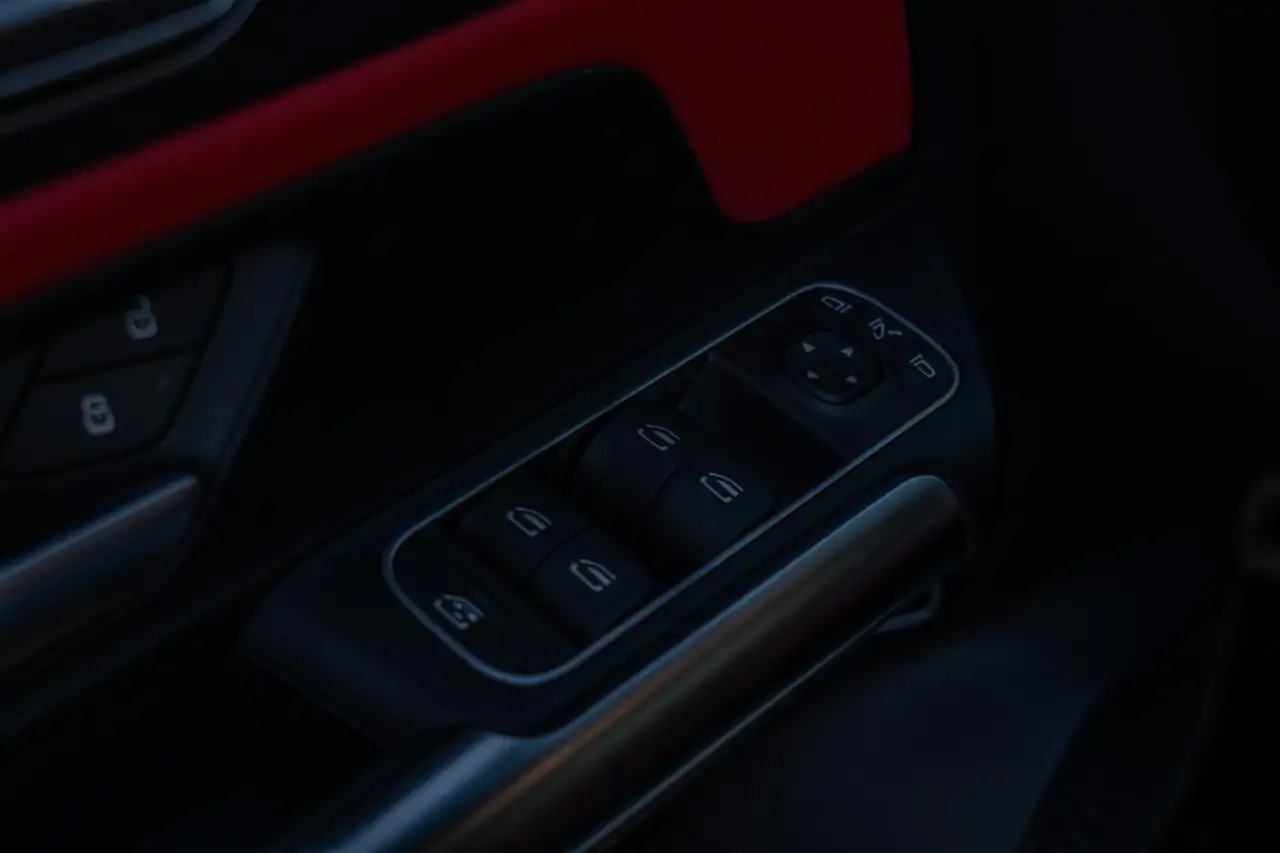 Mercedes-Benz GLA - Image 11