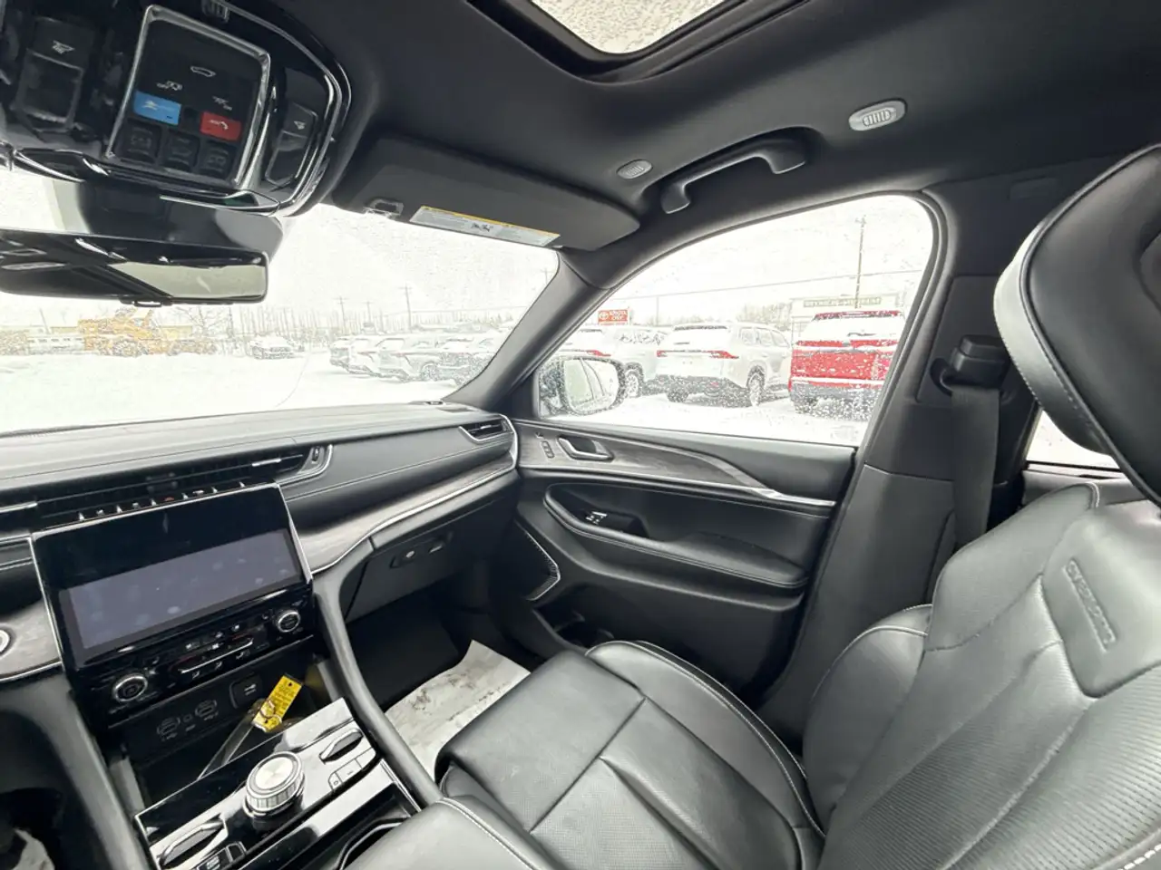 Jeep Grand Cherokee - Image 11