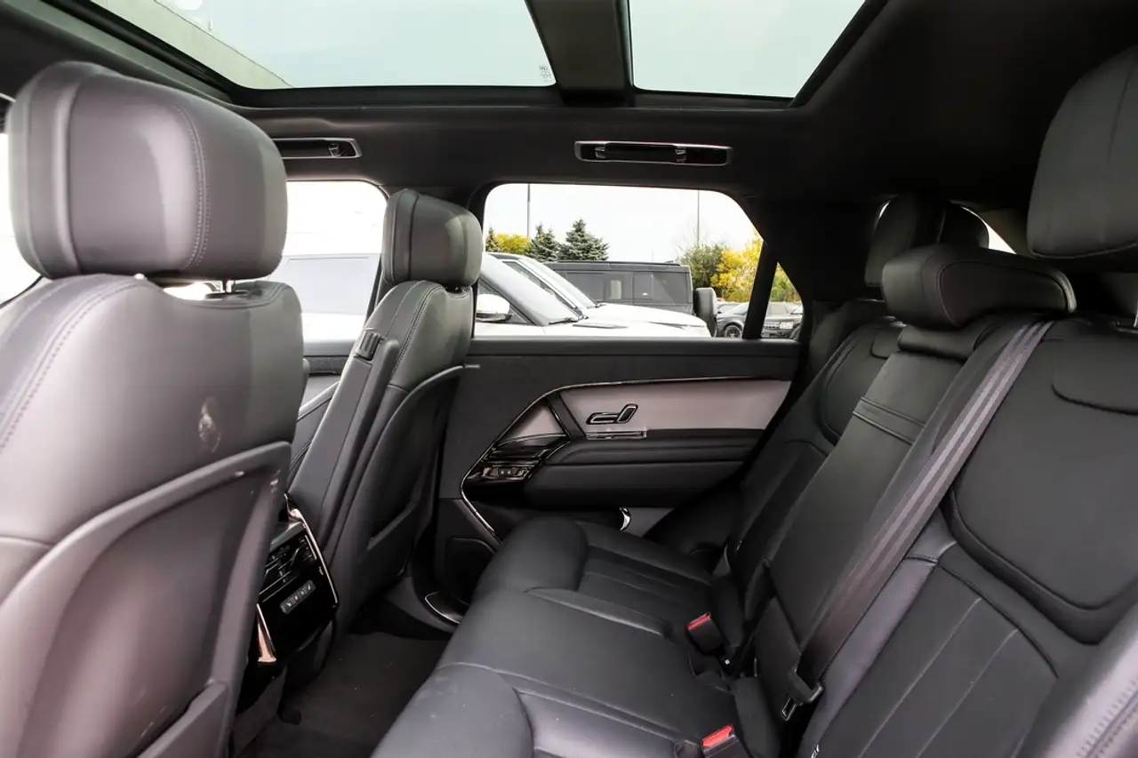 Land Rover Range Rover Sport - Image 13