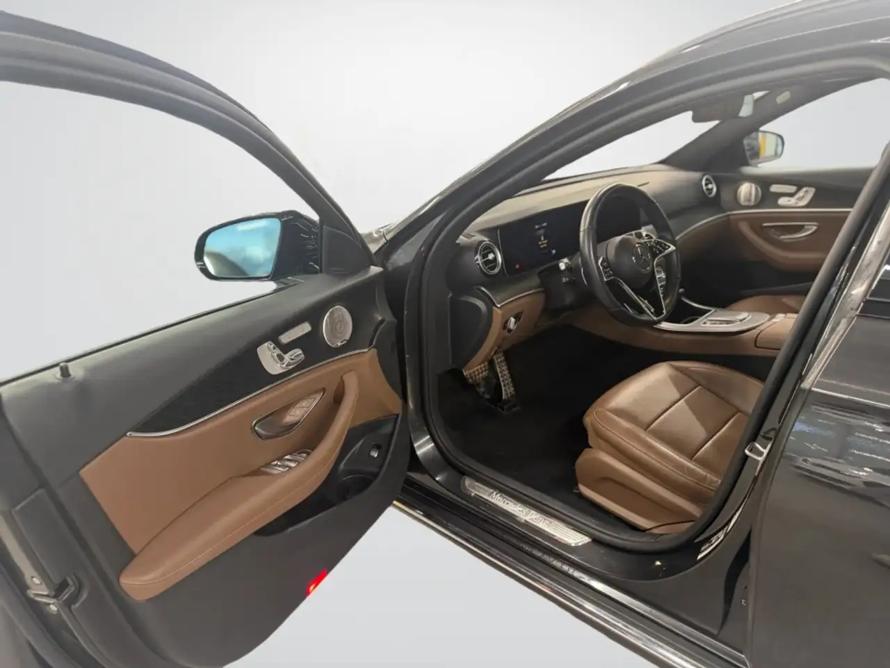 Mercedes-Benz E-Class - Image 9