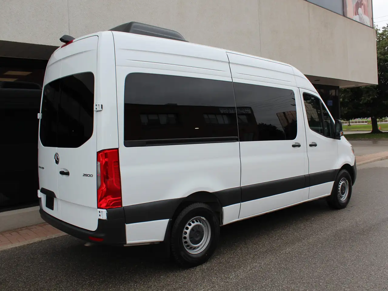 Mercedes-Benz Sprinter - Image 20