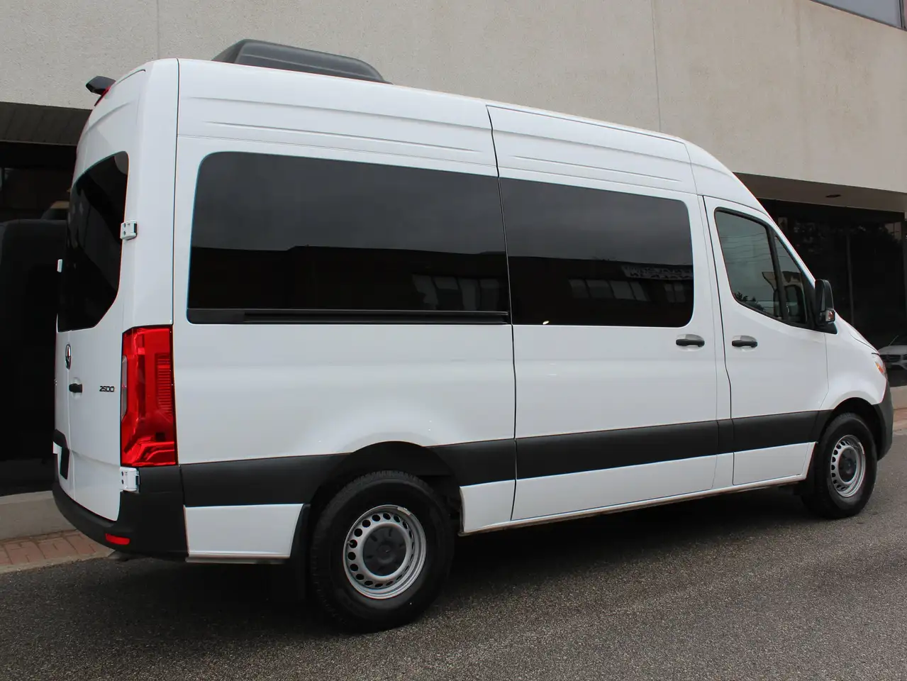 Mercedes-Benz Sprinter - Image 16
