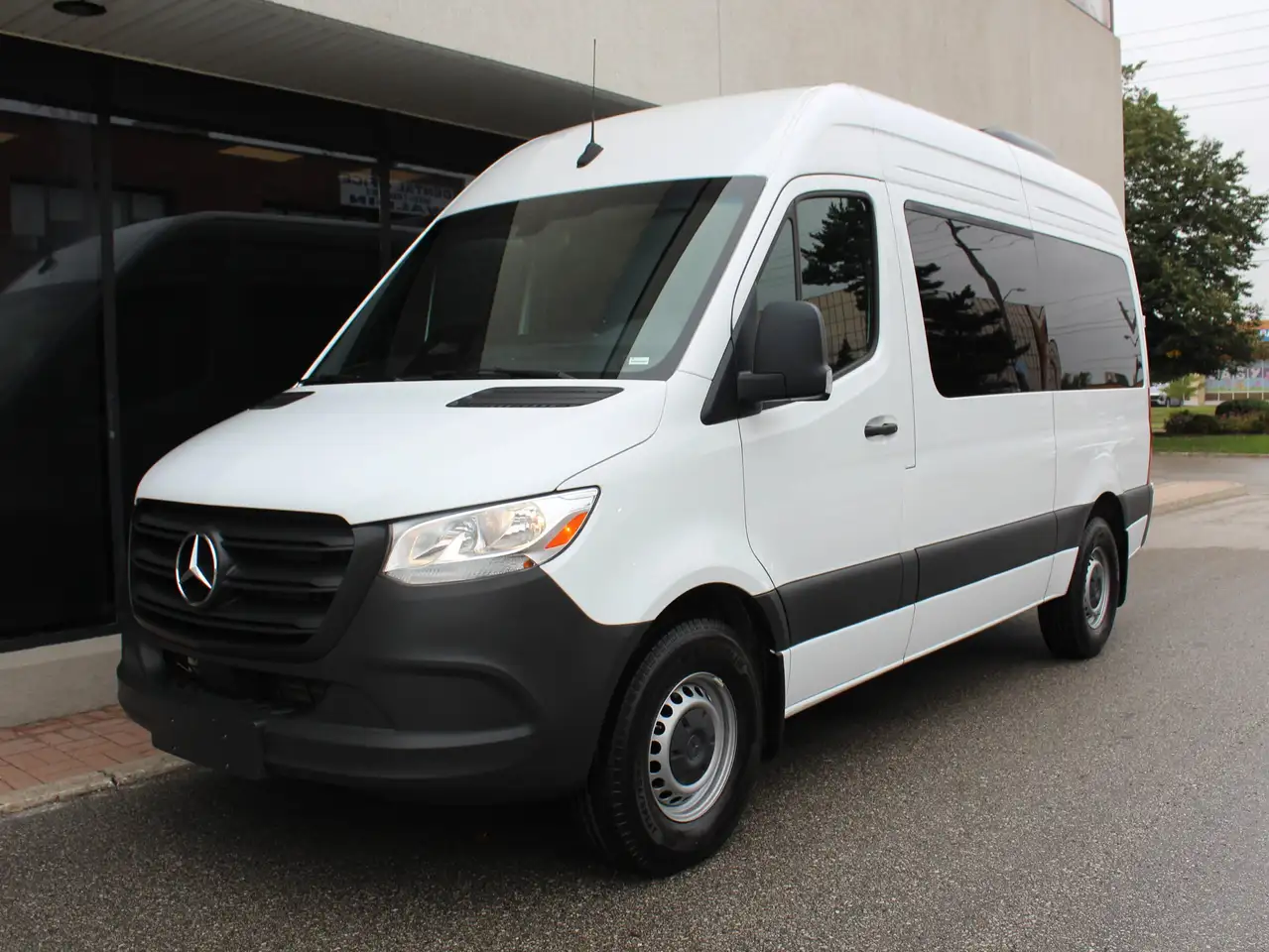 Mercedes-Benz Sprinter - Image 28