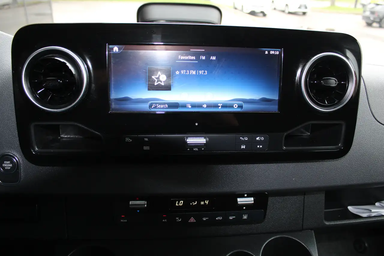 Mercedes-Benz Sprinter - Image 10