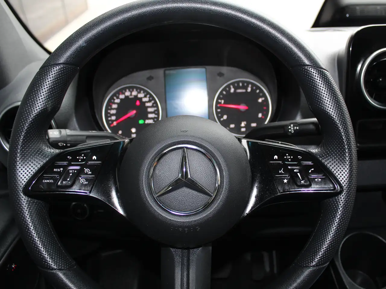 Mercedes-Benz Sprinter - Image 16