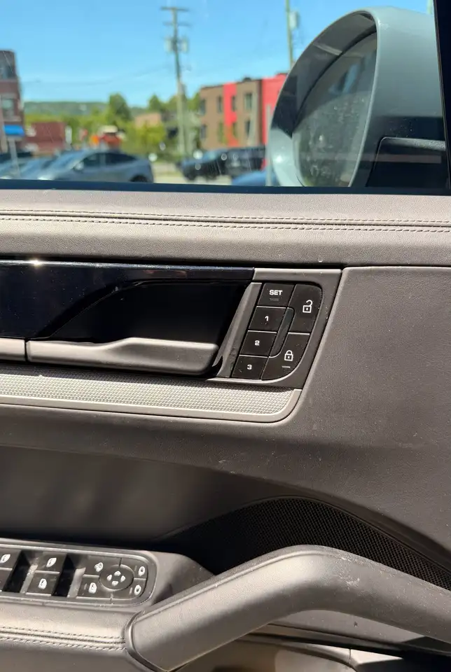 Porsche Cayenne - Image 6