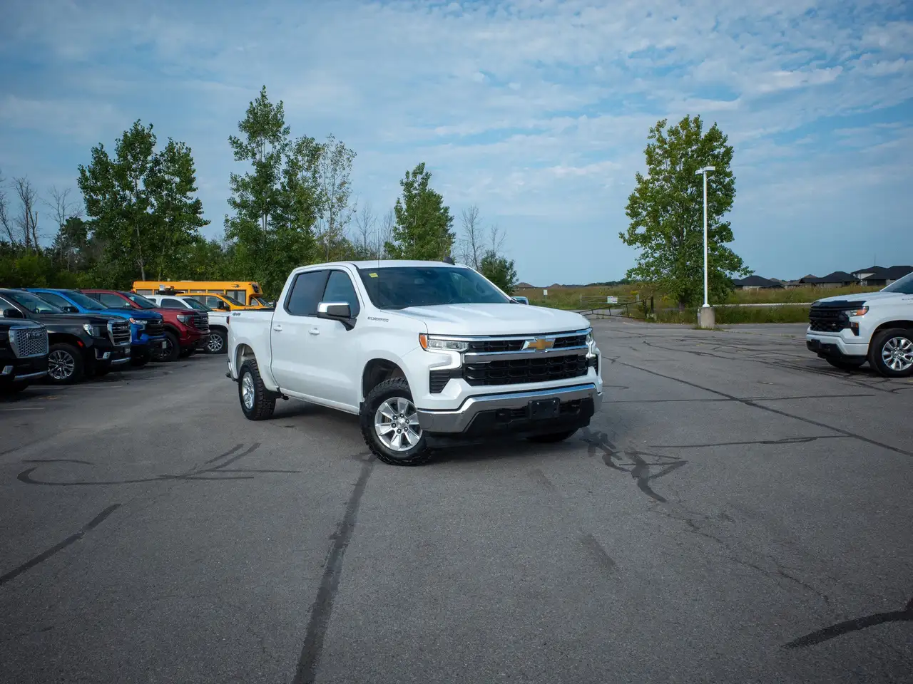Chevrolet Silverado 1500 - Image 2
