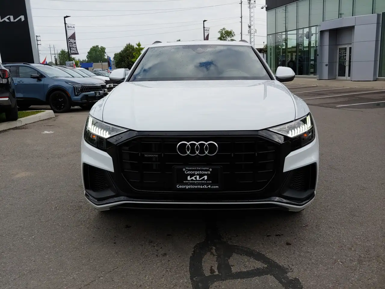 Audi Q8 - Image 2
