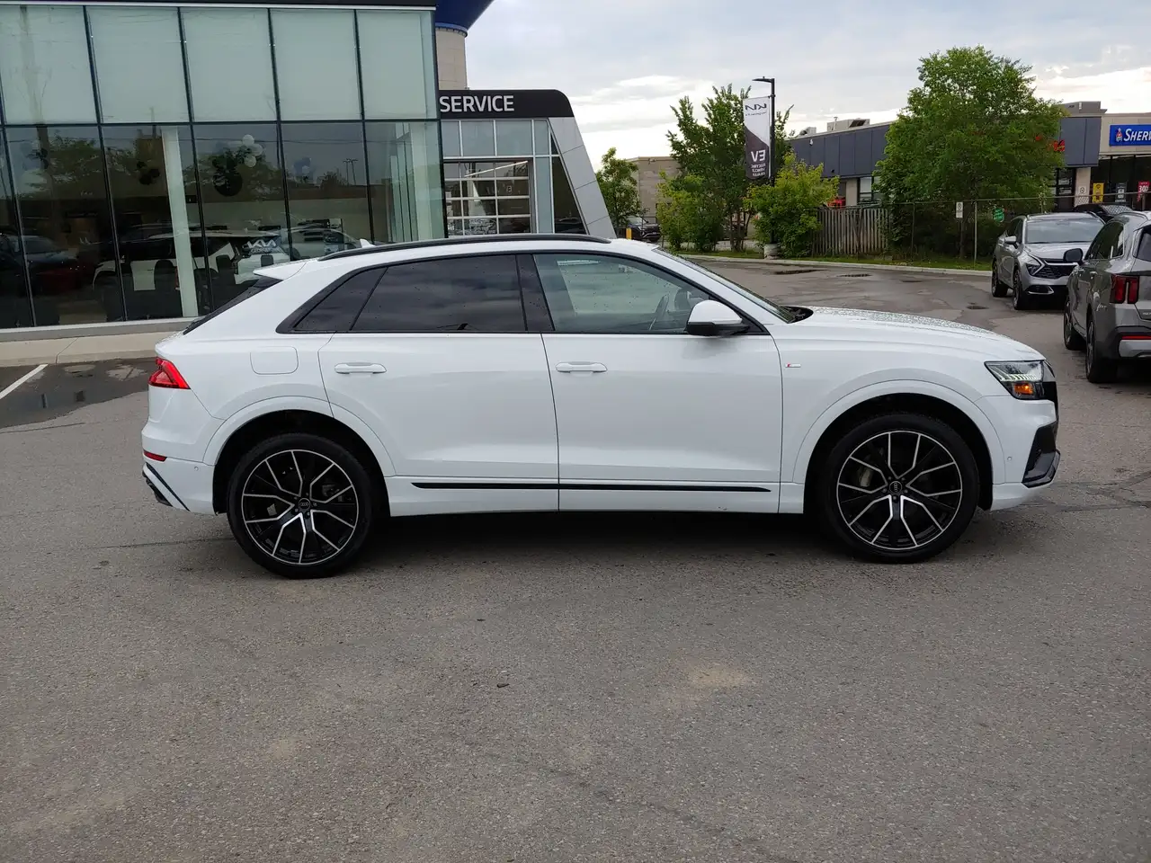 Audi Q8 - Image 9