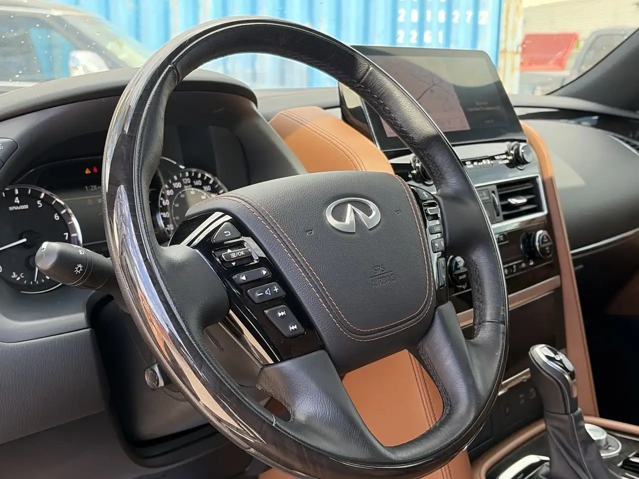 Infiniti QX80 - Image 22