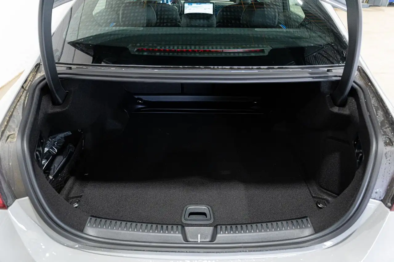 Mercedes-Benz E-Class - Image 6