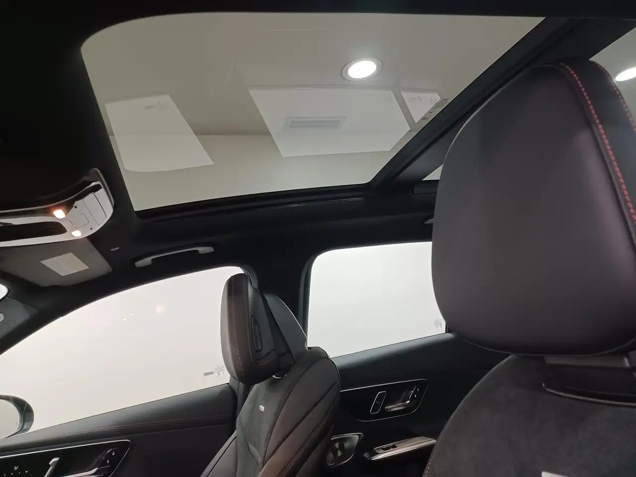 Mercedes-Benz GLC - Image 19