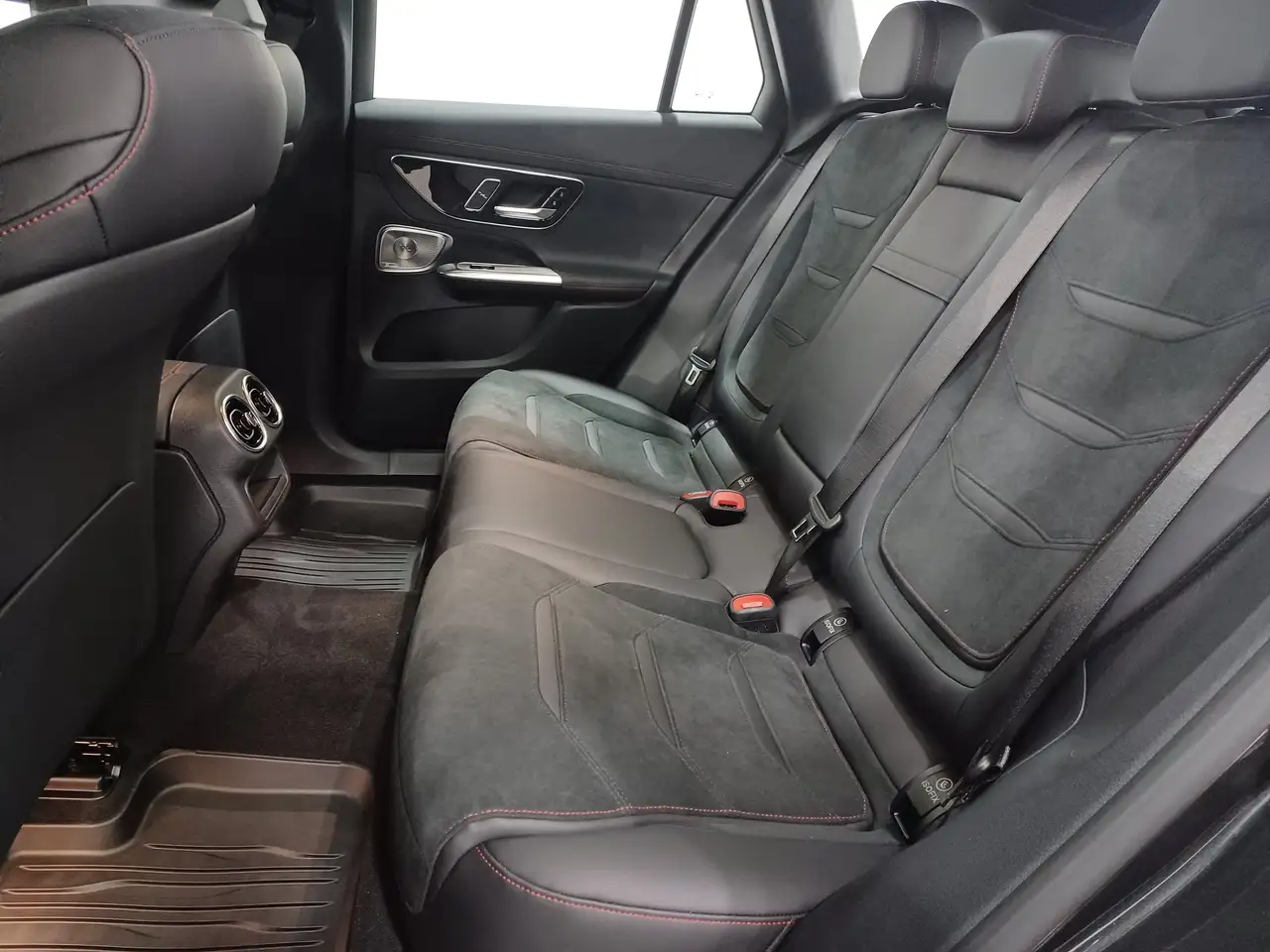 Mercedes-Benz GLC - Image 20