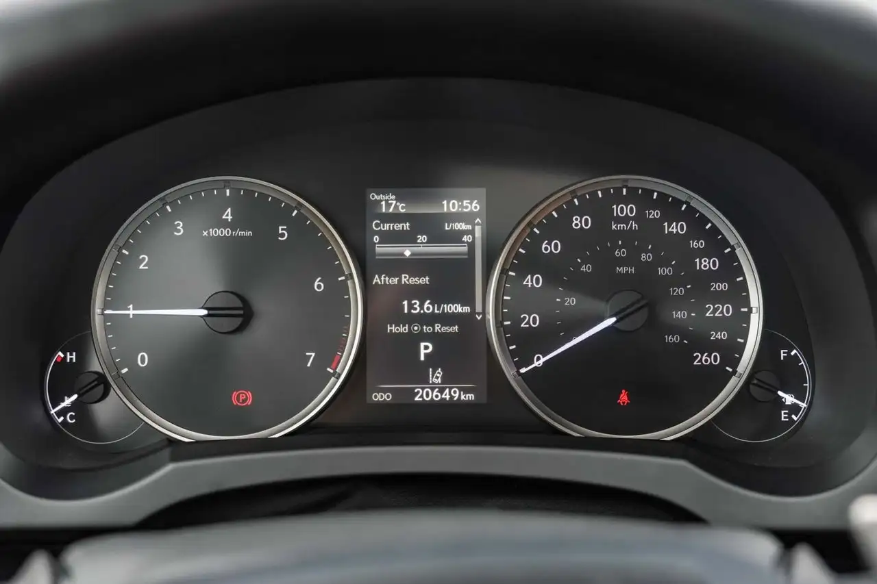 Lexus IS - Image 17