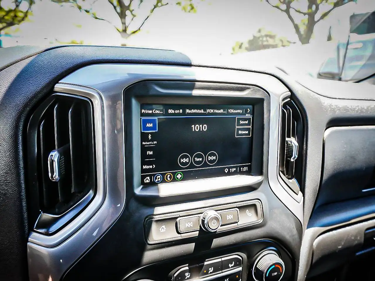 Chevrolet Silverado 1500 - Image 22