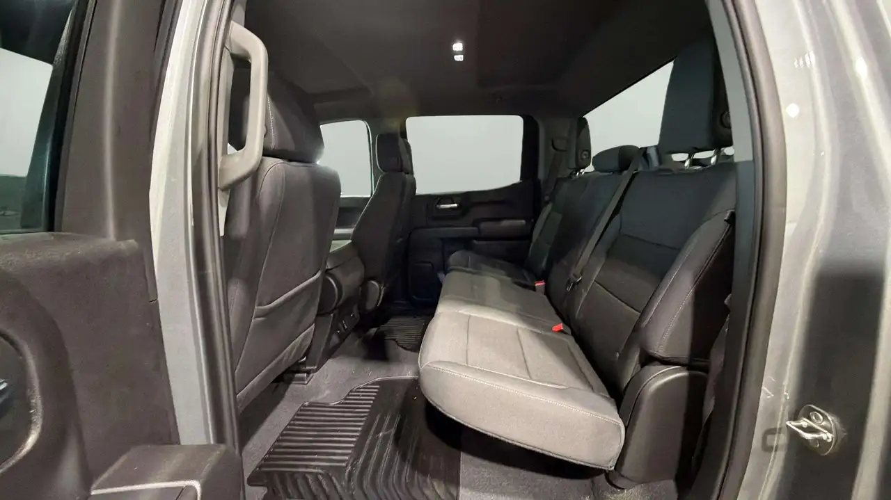 Chevrolet Silverado 1500 - Image 20