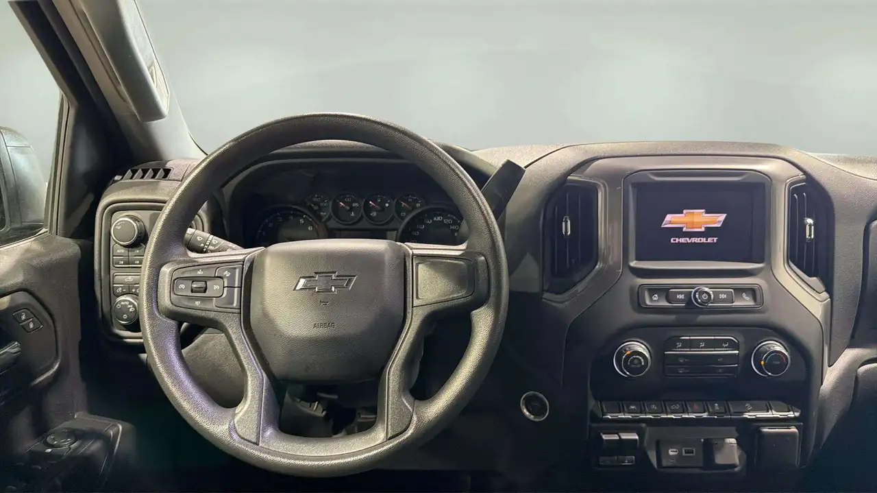 Chevrolet Silverado 1500 - Image 10
