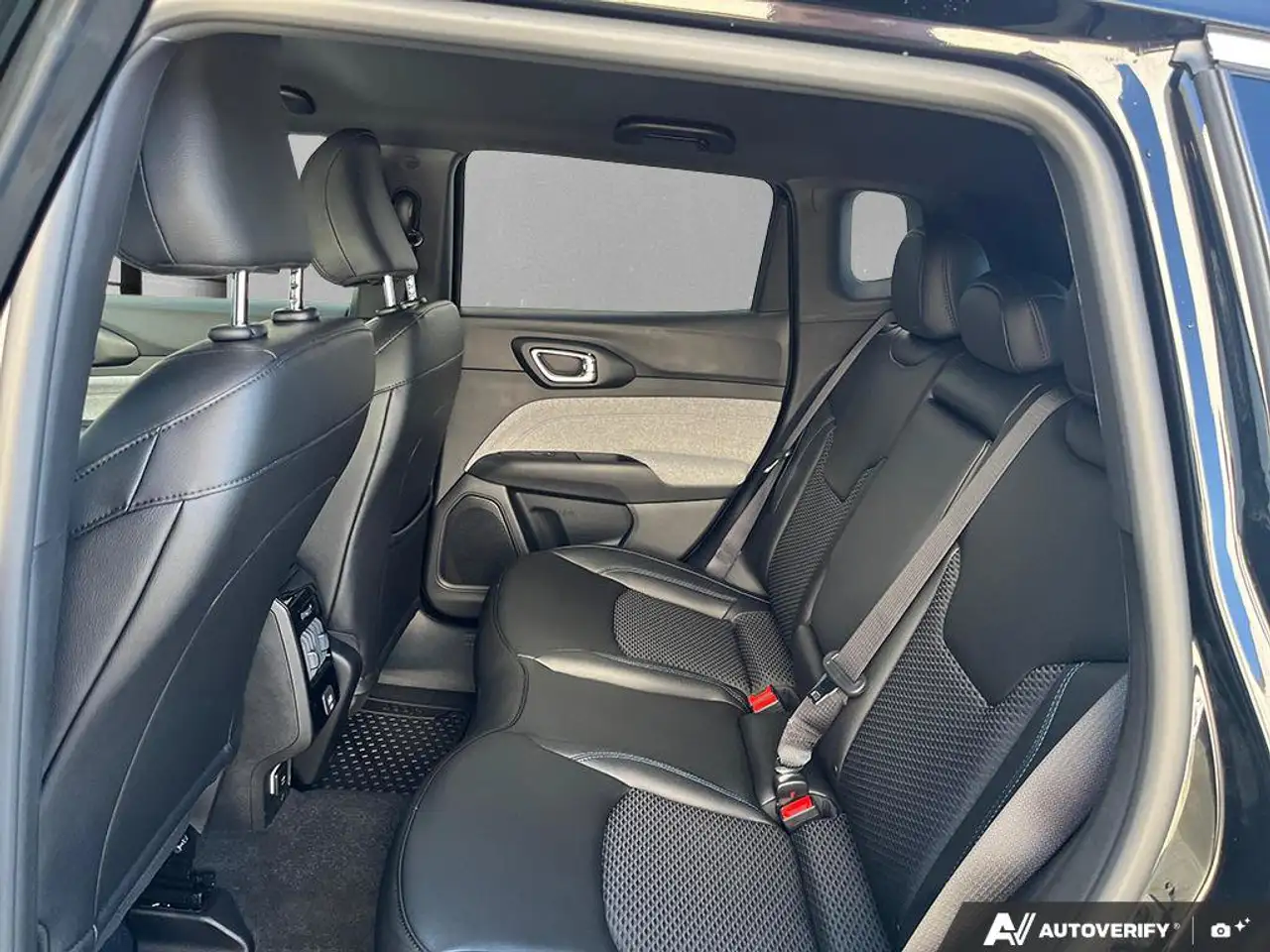 Jeep Compass - Image 23