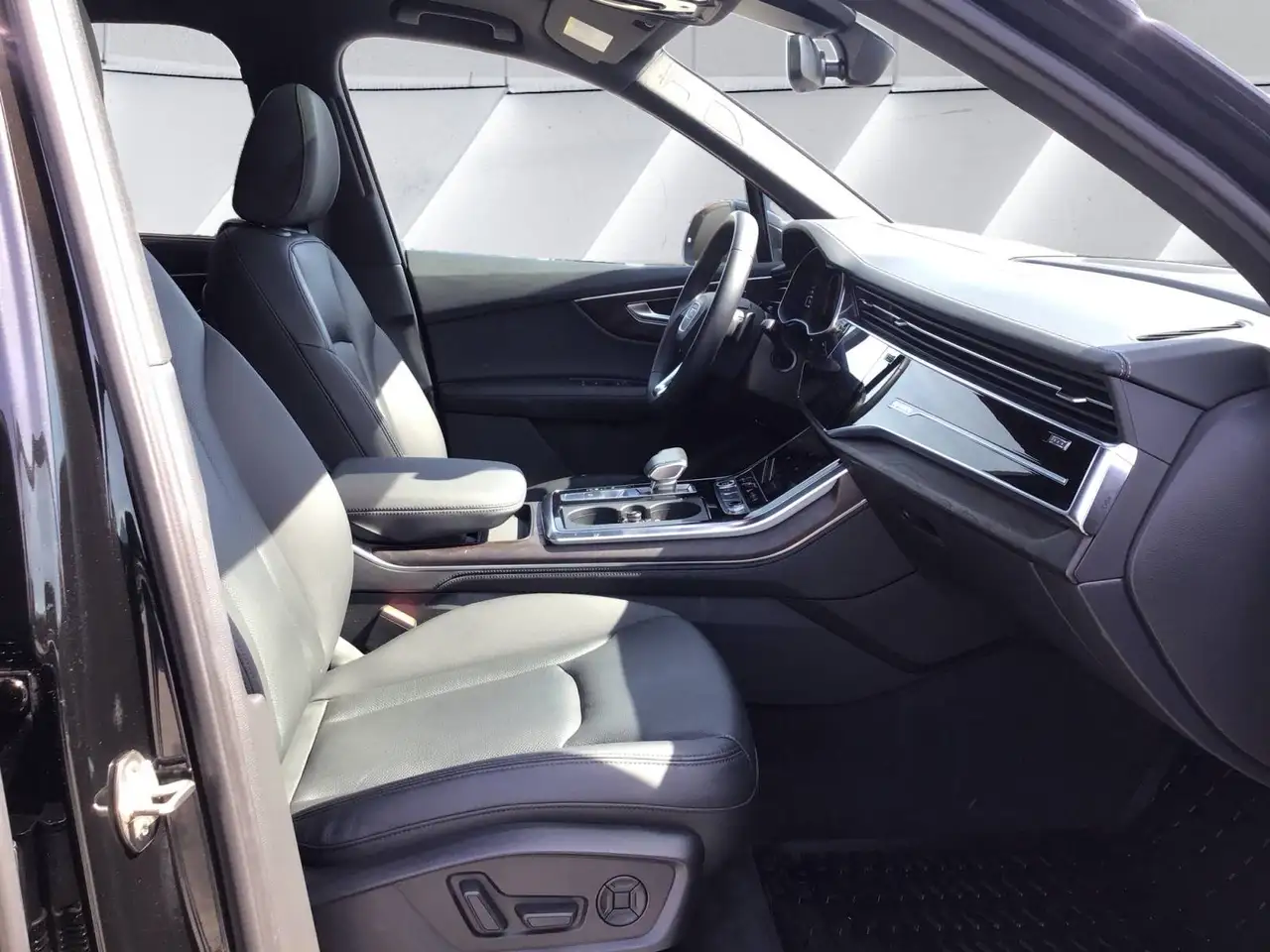 Audi Q7 - Image 13