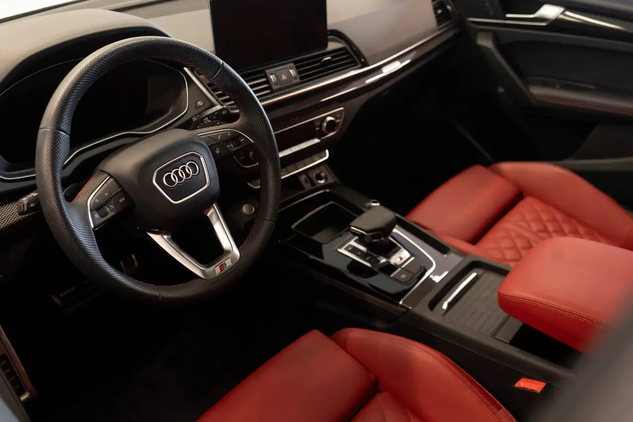 Audi SQ5 - Image 10