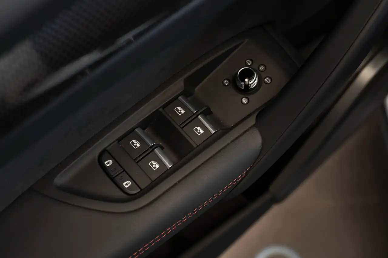 Audi SQ5 - Image 30