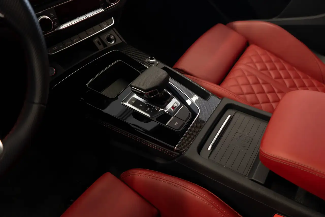 Audi SQ5 - Image 16