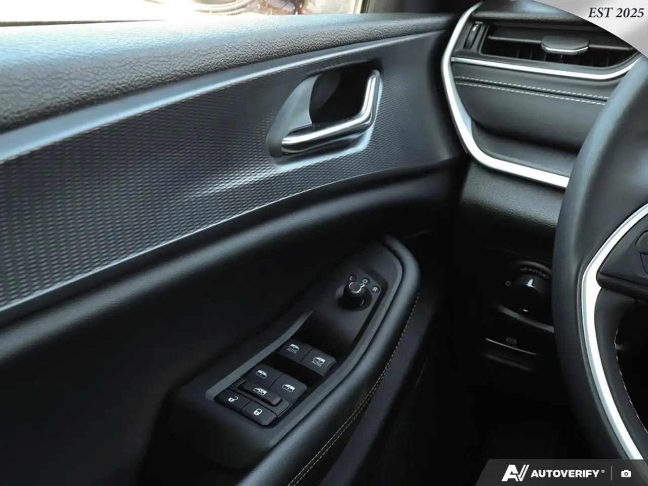 Jeep Grand Cherokee - Image 18