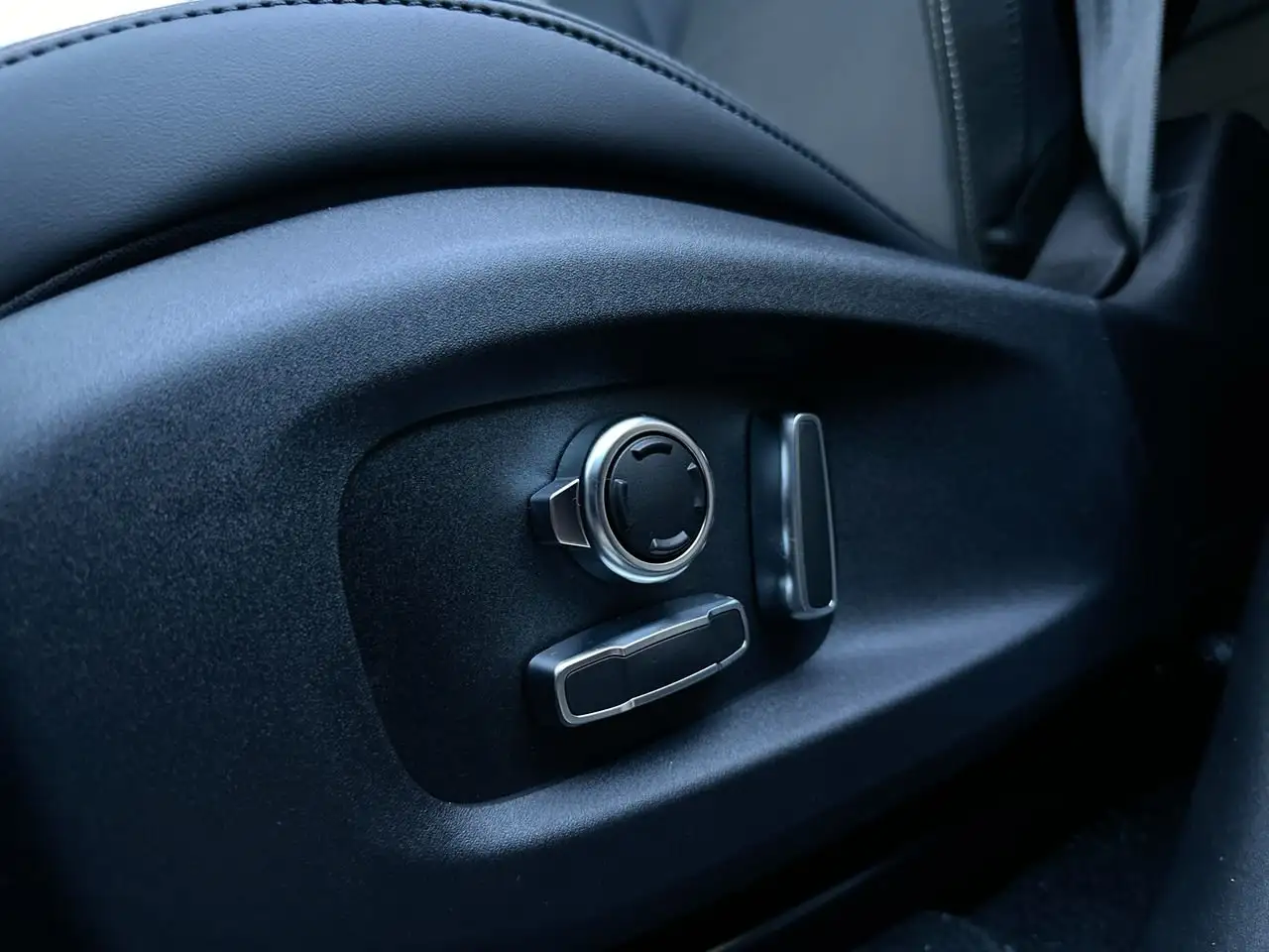 Jaguar F-Pace - Image 19