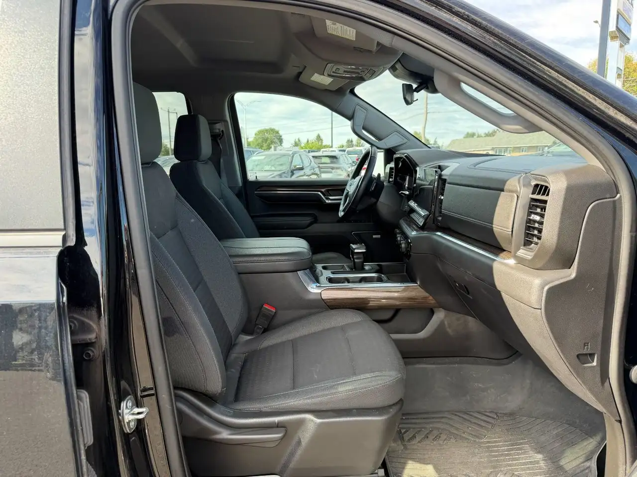 Chevrolet Silverado 1500 - Image 13