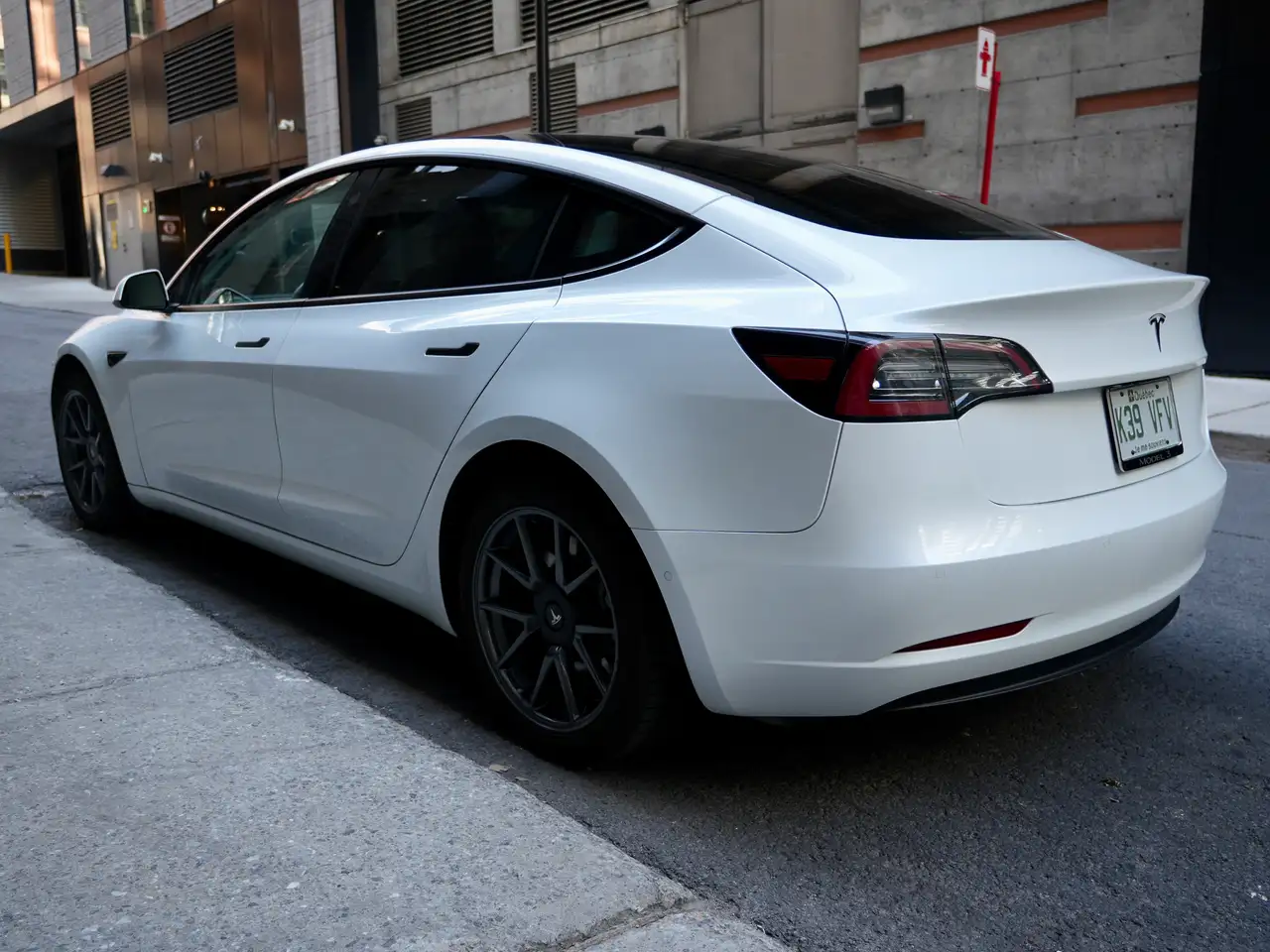 Tesla Model 3 - Image 8