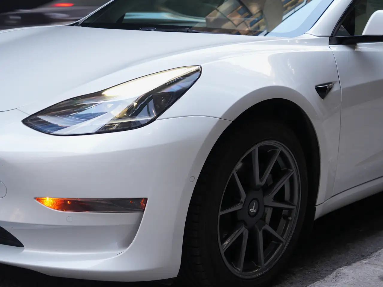 Tesla Model 3 - Image 6