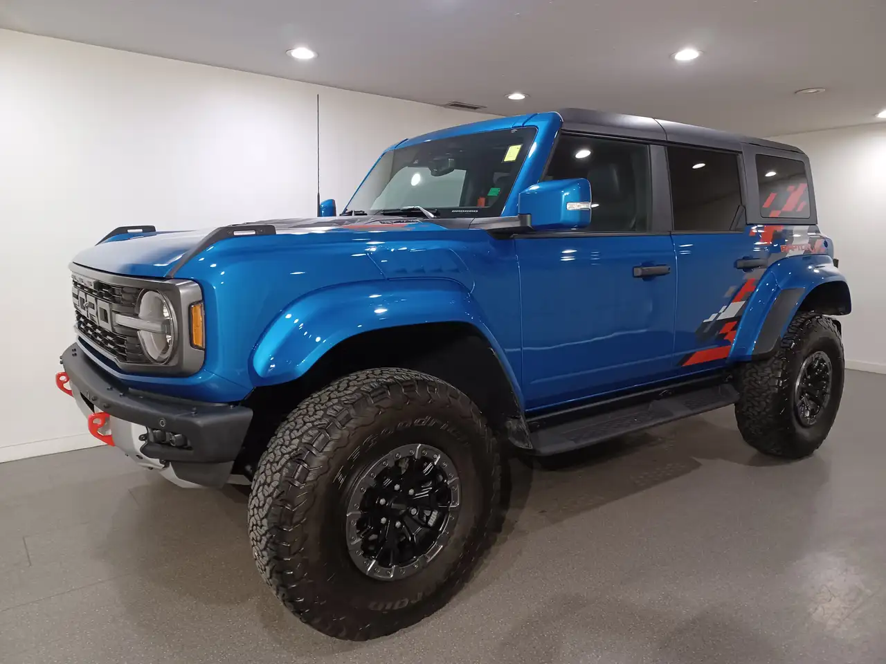 Ford Bronco - Image 2