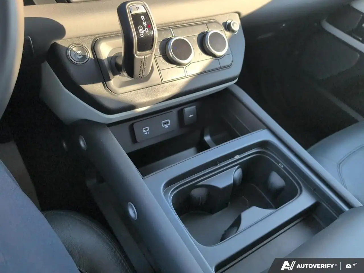 Land Rover Defender - Image 18