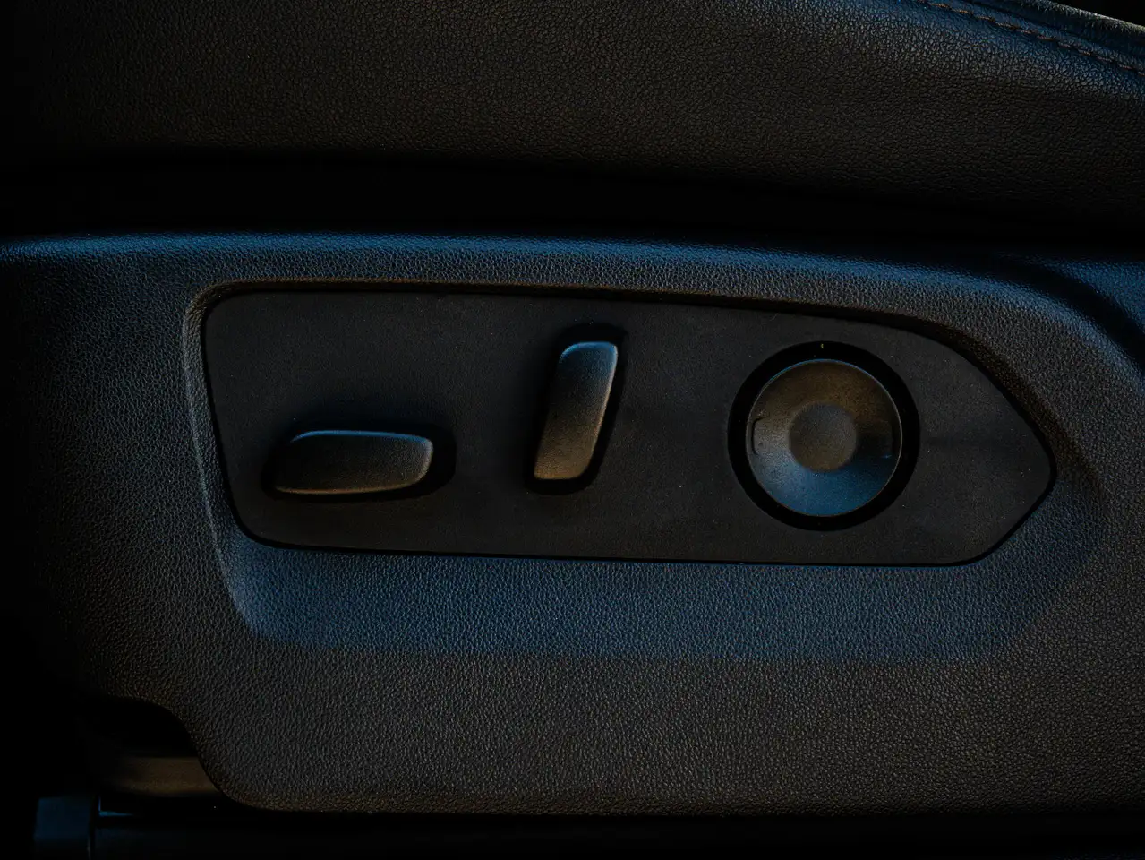 Chevrolet Silverado 1500 - Image 20