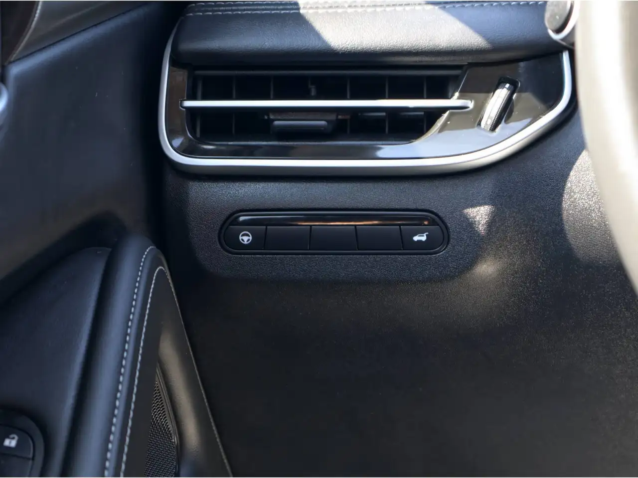 Infiniti QX60 - Image 26