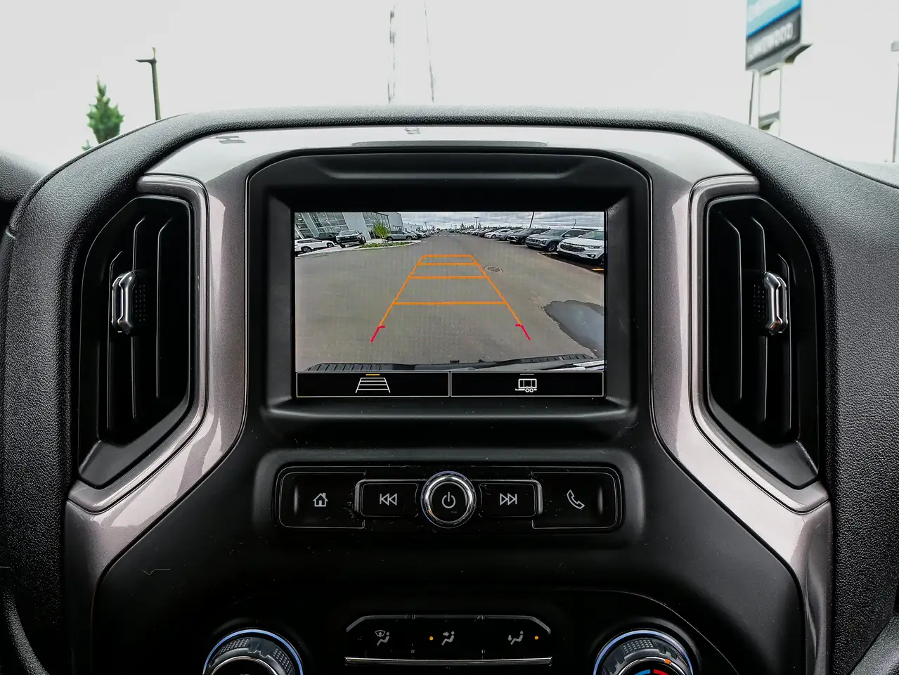 Chevrolet Silverado 1500 - Image 26