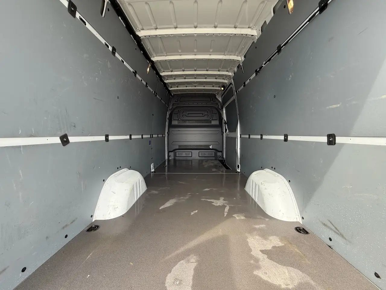 Mercedes-Benz Sprinter - Image 11