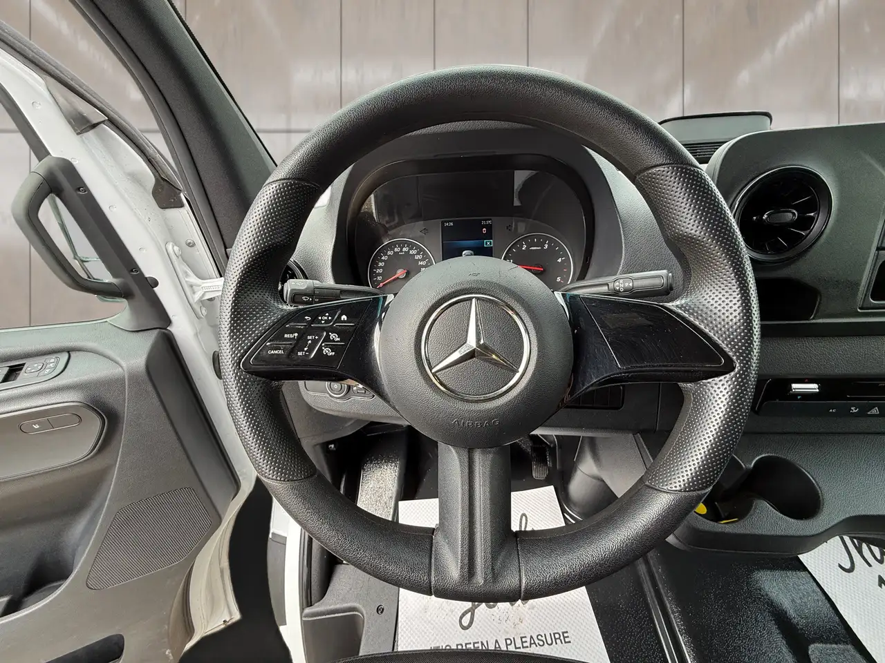 Mercedes-Benz Sprinter - Image 9